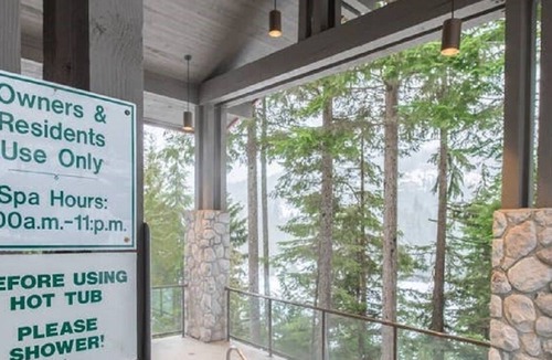 Blueberry Hill Apartment | Convenient and cozy Whistler Getaway