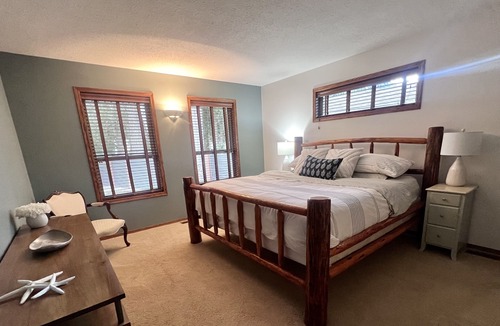 Sicamous House | Convenient summer home
