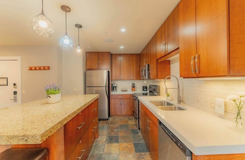 Canmore Apartment | Corner Mountain View Retreat 2 Kings w Patio