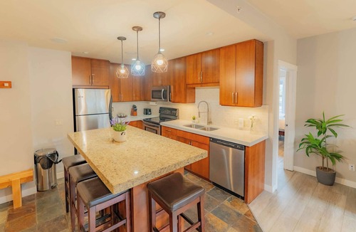 Canmore Apartment | Corner Mountain View Retreat 2 Kings w Patio
