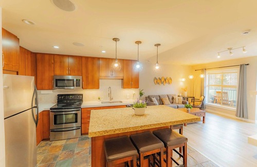 Canmore Apartment | Corner Mountain View Retreat 2 Kings w Patio