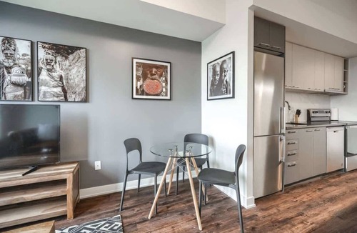 Mississauga Apartment | Corporate Stays | Brightstone 1 Bedroom + DEN