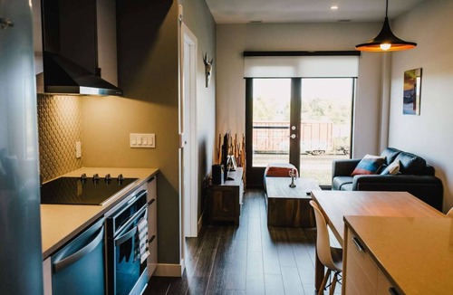 Winnipeg Apartment | Corporate Stays | LXTX 1 Bedroom