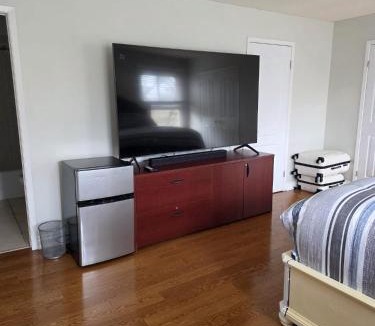 Fisherville House | Cosy king master bedroom in center of North york