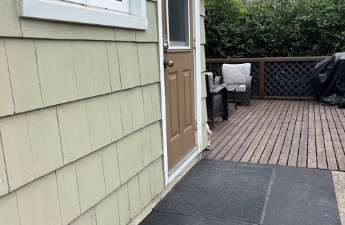 North End Apartment | Cosy modern suite , well established quiet neighbourhood, minutes 2 Downtown