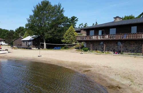 Carling Cabin | Cottage #6 - 3 Bedroom - Katawoda Cottages