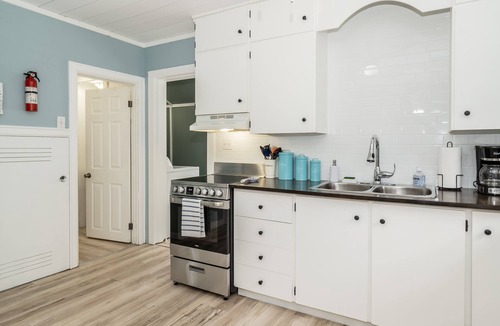 Bala Cottage | Cottage in Bala | Beach, Hike, Concerts + Pet Friendly & AC