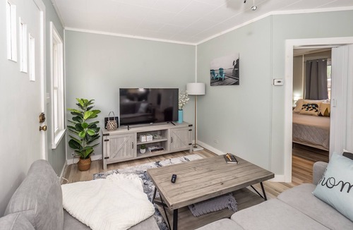 Bala Cottage | Cottage in Bala | Beach, Hike, Concerts + Pet Friendly & AC