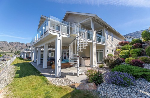 Okanagan-Similkameen Cottage | Cottage on Osoyoos Lake with private hot tub