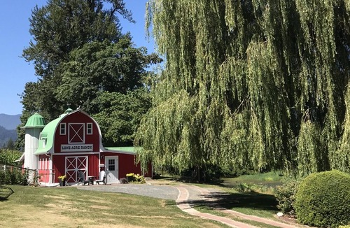 Chilliwack House | Country Barn Home Minutes from the Fraser River and Downtown Chilliwack