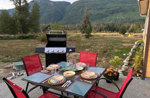 Port Alberni House | Country home, Sleeps 6 pets friendly