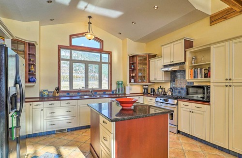 Central Okanagan Villa | Country Villa on Kalamalka Lake w/ Private Pool!