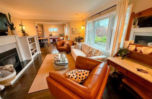 Saanich East House | Couple's Oasis at Horner Park