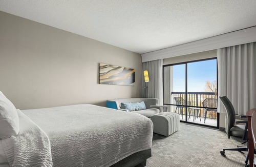 Oxford Valley Hotel | Courtyard by Marriott Philadelphia Langhorne