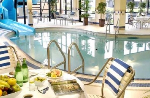 Steeles Industrial Hotel | Courtyard by Marriott Toronto Brampton