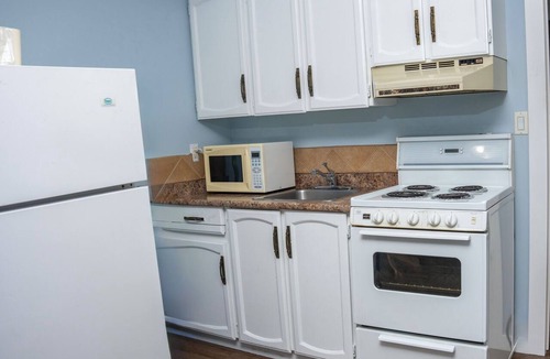 Vernon Hotel | Courtyard Inn Vernon