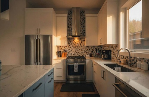 Youbou House | Cowichan Lakehouse | Beach | Hot Tub | Fire Pit