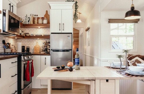 Lindell Beach Hotel | Coziest Cultus Tiny Home 2min Drive to Lake!