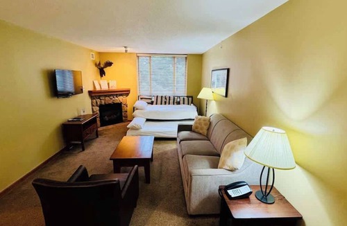 Village North Hotel | Cozy 1 bdrm - Whistler Village
