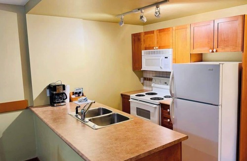 Village North Hotel | Cozy 1 bdrm - Whistler Village