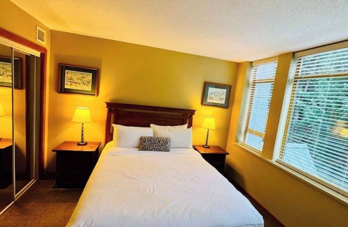 Village North Hotel | Cozy 1 bdrm - Whistler Village