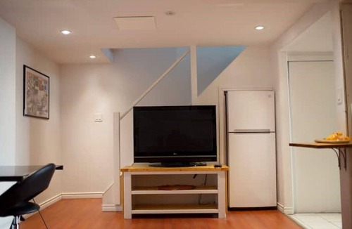 Ajax House | Cozy 1 bedroom Appartment minutes away from Ajax Waterfront.