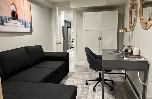 Palmerston House | Cozy 1 bedroom Apt in the Annex. Great Location