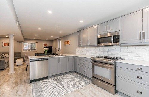 Barrie House | Cozy 1-bedroom bungalow in tranquil Barrie with Pool!