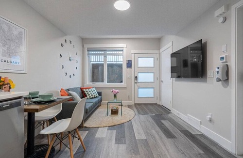 Southwest Calgary Apartment | Cozy 1Br, Pet-Friendly Suite Near Marda Loop