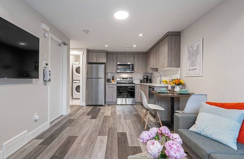 Southwest Calgary Apartment | Cozy 1Br, Pet-Friendly Suite Near Marda Loop