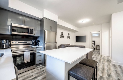Niagara Falls Apartment | Cozy 1BR with Parking, Only 7 Mins to The Falls and Sleeps 3!