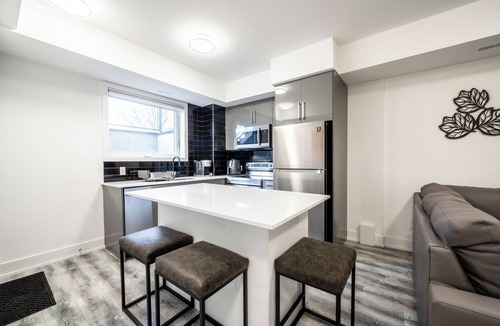 Niagara Falls Apartment | Cozy 1BR with Parking, Only 7 Mins to The Falls and Sleeps 3!
