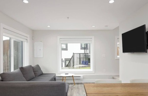 Killarney House | Cozy 2-bd 1.5-bathroom Unit in Vancouver