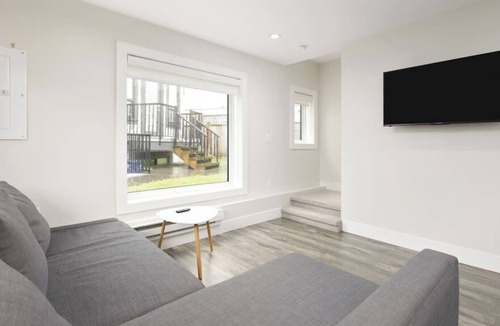 Killarney House | Cozy 2-bd 1.5-bathroom Unit in Vancouver