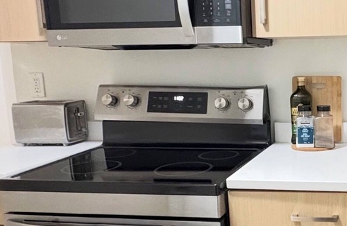 Delta House | Cozy 2-Bedroom Basement Suite in North Delta