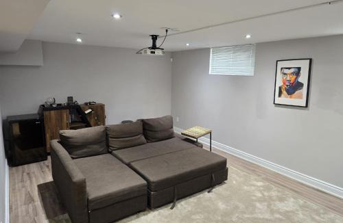 Thornhill Apartment | Cozy 2 Bedroom Suite - near Bayview & Steeles & Finch Station