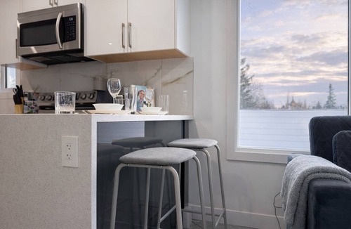 Southeast Edmonton House | Cozy 2 bedroom suite | Pet Friendly| Heated Garage