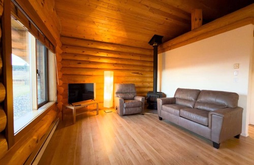 Lac La Hache Cabin | Cozy 2-Bedroom Waterfront Cabin – Swim, Fish & Relax on Lac La Hache