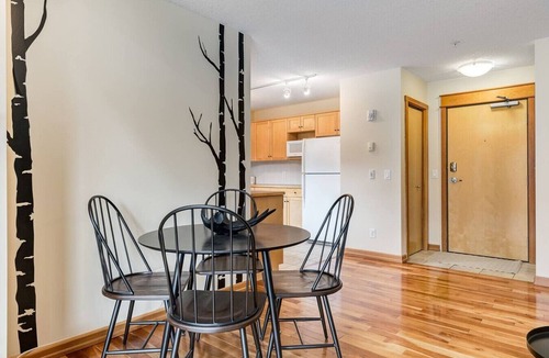 Cougar Creek Condo | Cozy 2 BR Condo + Gym w/Stunning Mountain View