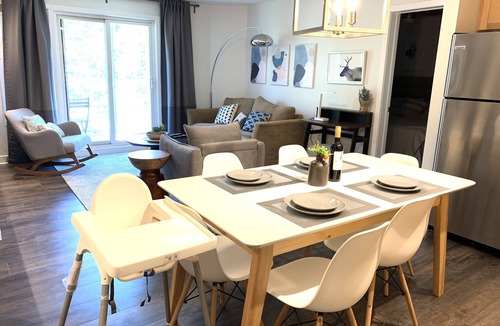 Cougar Creek Condo | Cozy 2 BR King/Queen Beds Unit Sleep 6 PPL w/Gym/UG PKG Perfect for WFH and Vac