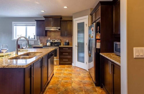 Killarney Condo | Cozy 2BR | Banff | Fireplace | Patio