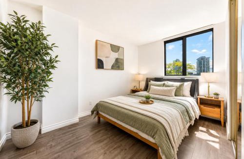 Yaletown Apartment | Cozy 2BR City Escape in Downtown Vancouver