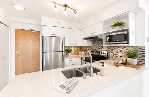 Yaletown Apartment | Cozy 2BR City Escape in Downtown Vancouver