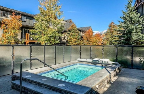 Copperstone Resort Apartment | Cozy 2BR Near Canmore & Banff, Hot Tub