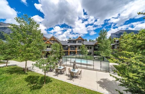 Copperstone Resort Apartment | Cozy 2BR Near Canmore & Banff, Hot Tub
