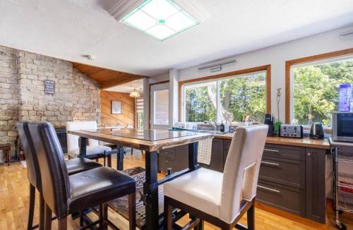 Plantagenet House | Cozy 2BR plus Loft Game Room and River Nearby