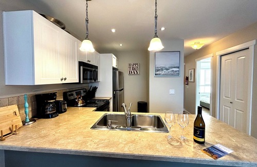 Central Okanagan House | Cozy 3 Bed Lakeview Cottage at La Casa!