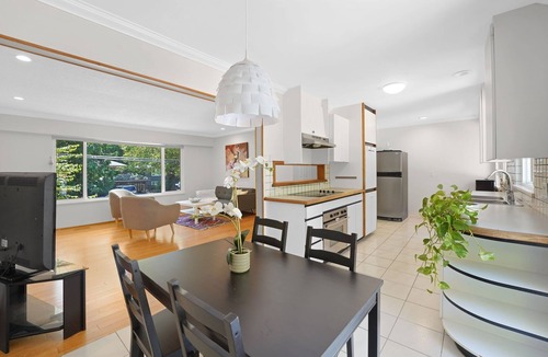 Lynn Valley House | Cozy 3 bedroom Nature home- convenient location