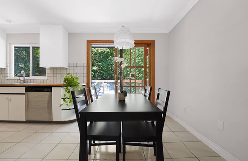 Lynn Valley House | Cozy 3 bedroom Nature home- convenient location