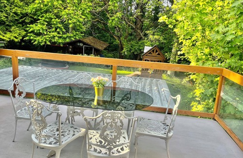 Lynn Valley House | Cozy 3 bedroom Nature home- convenient location